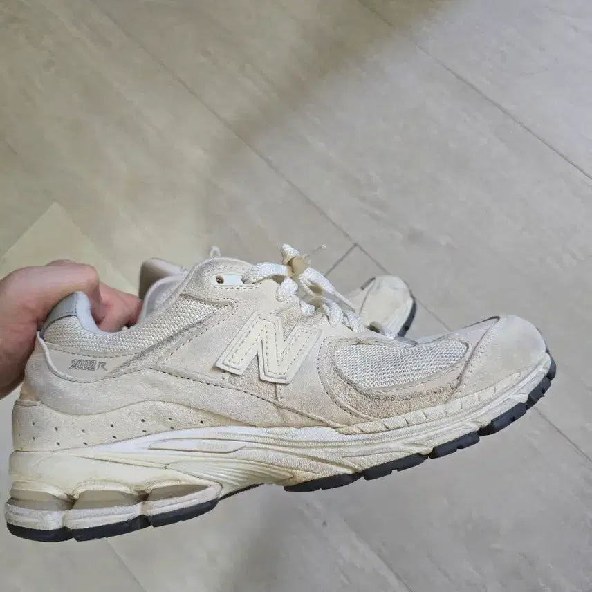 [BUNJANG] New Balance 2002R Beige Sneakers / 뉴발란스 2002R 260