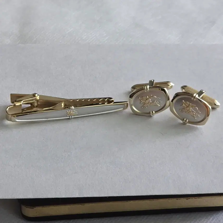 [BUNJANG] Burberry Tie Pin and Cufflink Set / 버버리 넥타이핀 커프스 링크 세트 남성복 정장 명품