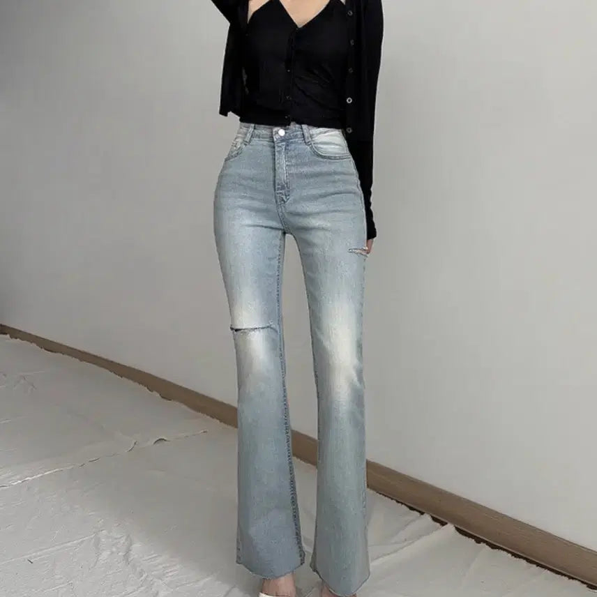 [BUNJANG] Distressed Bootcut Denim Jeans / 심플이즈베스트 찢어진 디스트로이드 칼집 연청 부츠컷 데님 팬츠 청바지