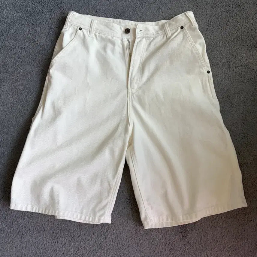 [BUNJANG] Macwoodgun White Bermuda Shorts / 맥우드건 화이트 버뮤다