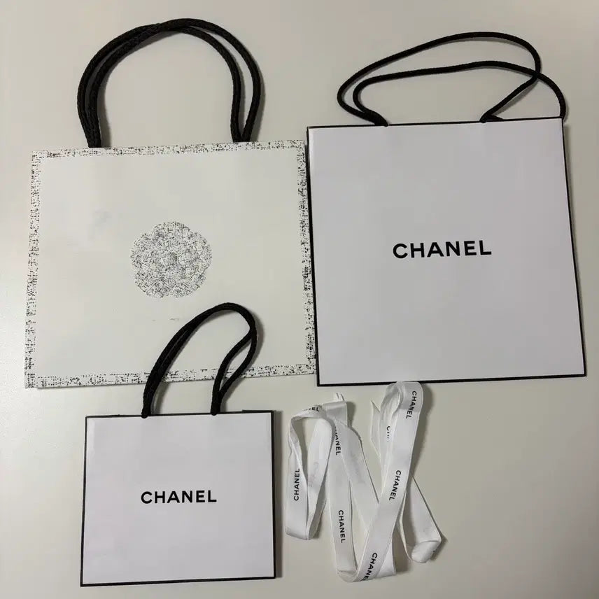 [BUNJANG] Chanel Shopping Bags Bundle (3 Bags + 2 Straps) / 일괄 가격)샤넬 쇼핑백 3개+끈 2개