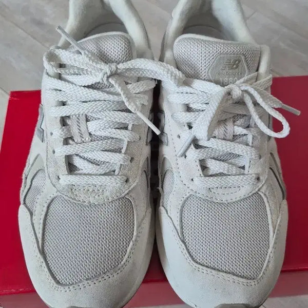 [BUNJANG] New Balance 1880 V2 Sneakers (Size 245) / 뉴발란스 운동화 1880 (245사이즈)