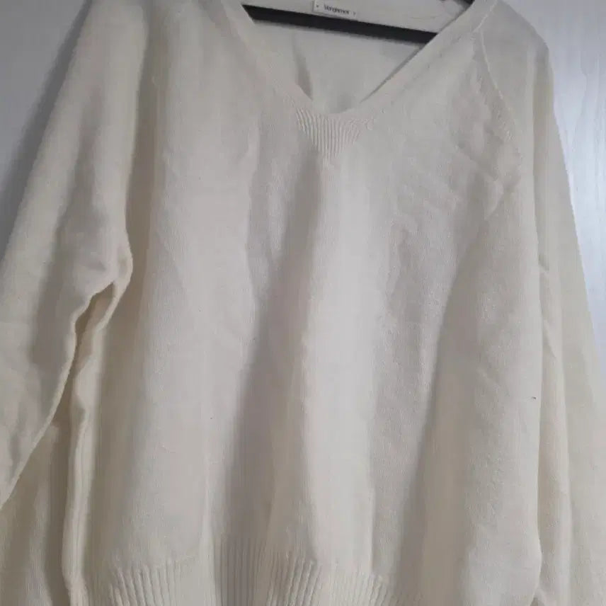 [BUNJANG] Bergamot V-Neck Knit Ivory / 베르가못 브이넥 니트 아이보리