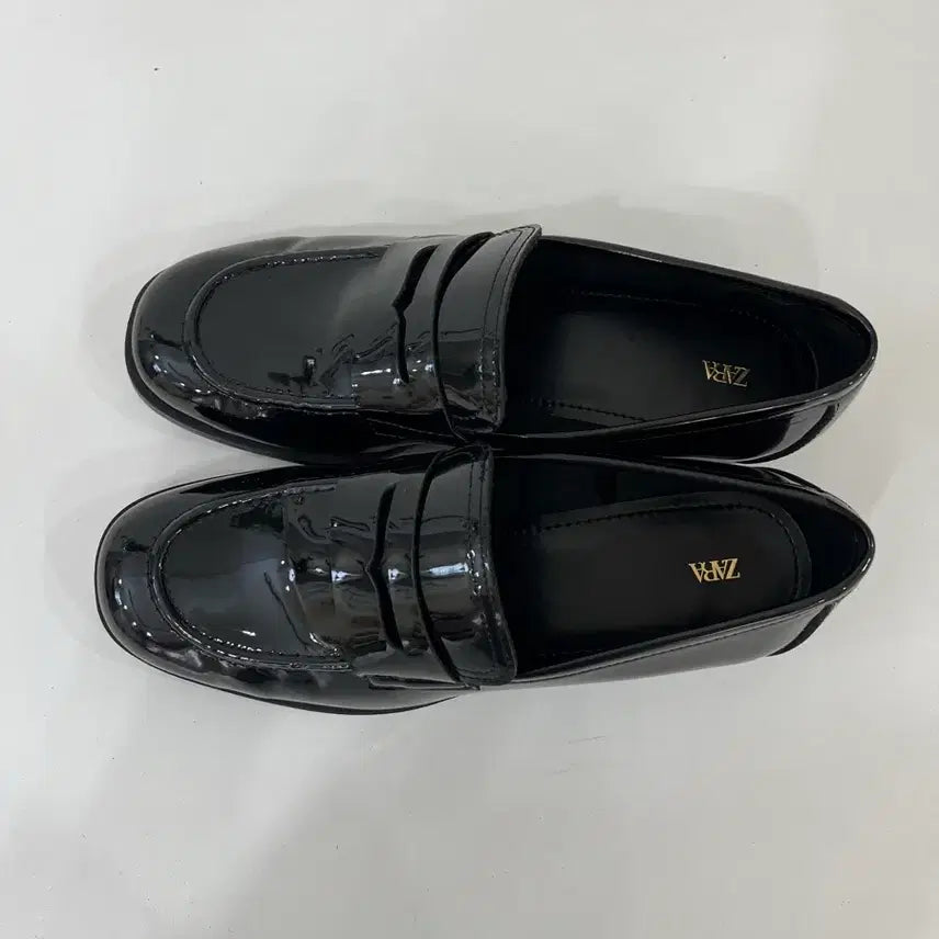 [BUNJANG] Zara Patent Leather Loafers Size 39 / 자라 페이던트 애나멜 로퍼 39