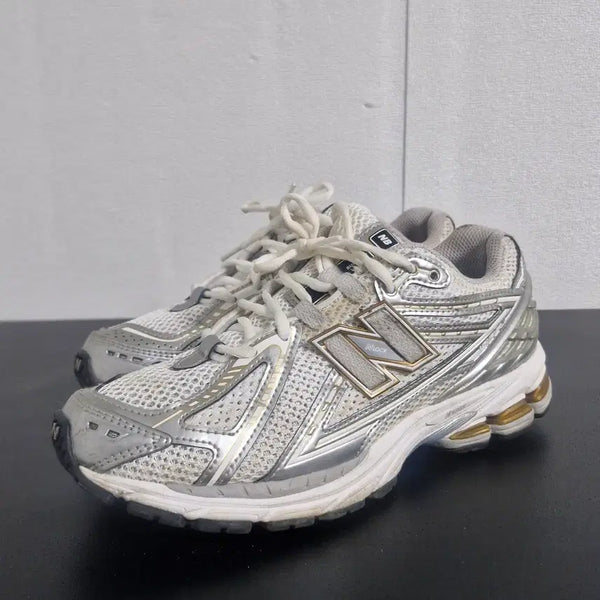 [BUNJANG] New Balance 1906R Sneakers (US 7) / 뉴발란스 1906R 스니커즈(240)