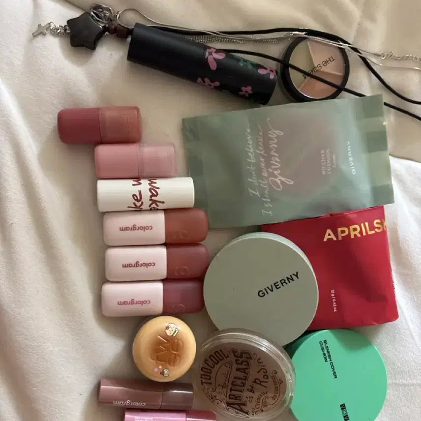 [BUNJANG] Makeup Set (Cushion, Lipstick, Eyeshadow) / 화장품 세트 (쿠션, 립, 섀도우 등)