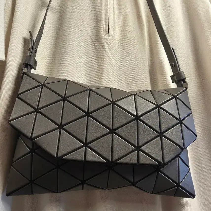 [BUNJANG] Bao Bao Issey Miyake Loop Matte Shoulder Bag Charcoal / 바오 바오 이세이 미야케 루프 매트 숄더백 차골