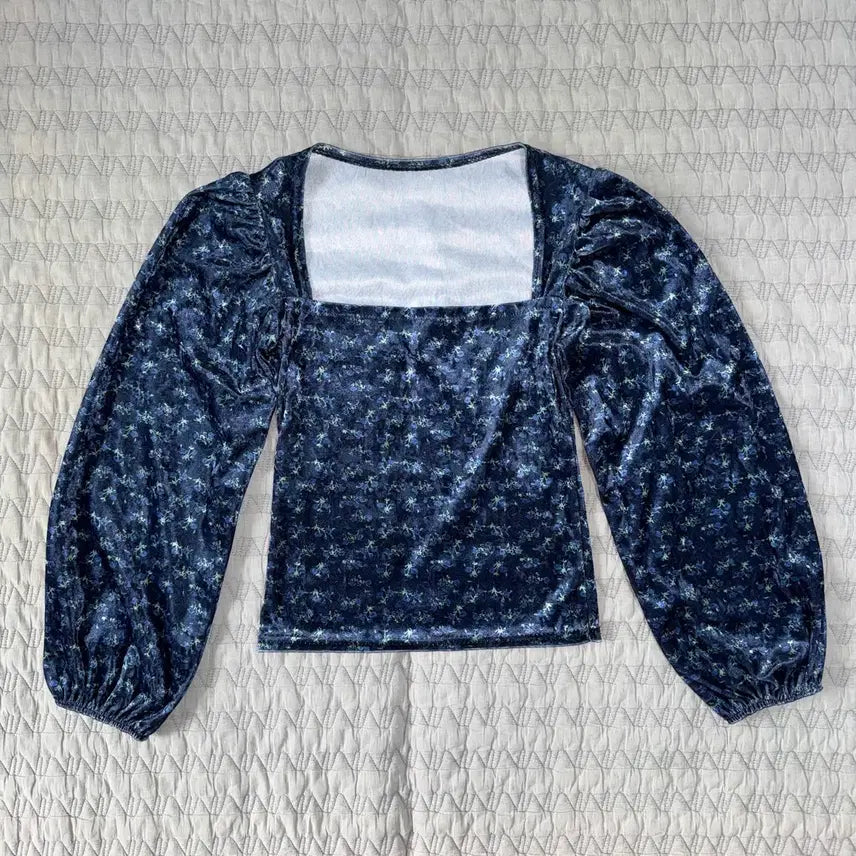 [BUNJANG] Navy Flower Velvet Long Sleeve Blouse / 네이비 플라워 벨벳 긴팔 블라우스 [옷]