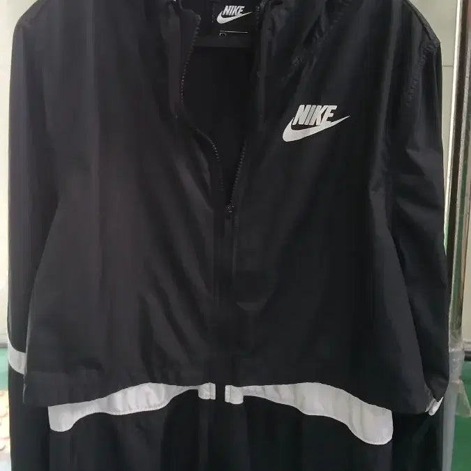 [BUNJANG] Nike Women's Windbreaker Jacket L AJ2982-011 / 나이키 AJ2982-011 L사이즈 바람막이여성자켓