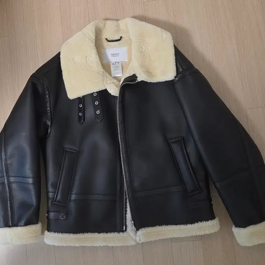 [BUNJANG] Agingccc B-3 Shearling Jacket Black Ivory (M) / 에이징씨씨씨 드롭숄더핏 B-3 무스탕 M 블랙아이보리 판매