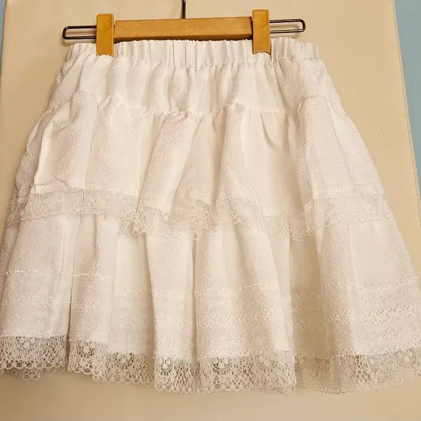 [BUNJANG] White Ruffle Lace Mini Skirt / 화이트 미니스커트