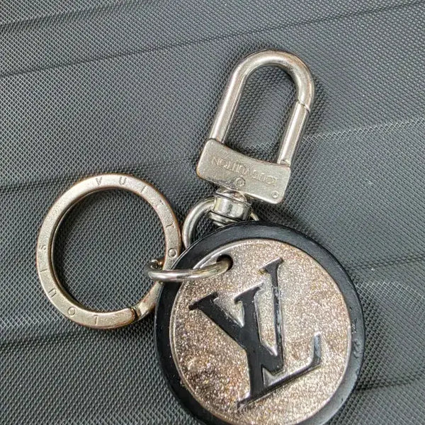 [BUNJANG] Louis Vuitton LV Glitter Bag Charm / 루이비통 LV 글리터 키링