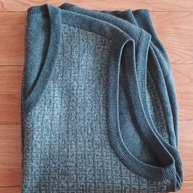 [BUNJANG] Givenchy Women's 100% Wool Vest (Authentic) / 지방시 여성모직조끼 베스트(정품깨끗)66-77