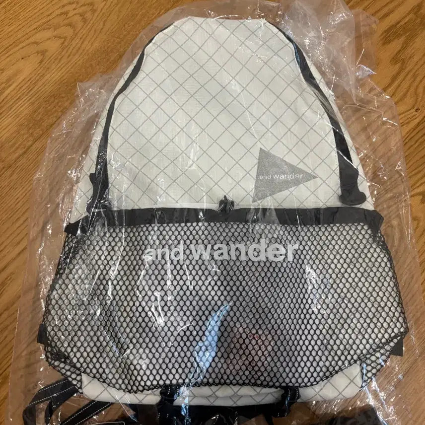 [BUNJANG] And Wander Eco Pack 20L Backpack White / 앤드원더 백팩 에코팩 20L 화이트