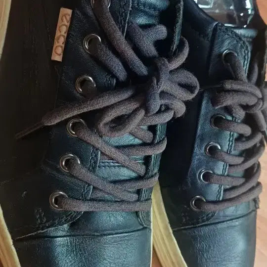 [BUNJANG] ECCO Premium Leather Sneakers (275mm) / 명품] 에코(ECCO) 고급라인 프리미엄 가죽 스니커즈 (275mm)명품 신발장 정리 중입니다. 제대로 된 정품을 사세요.브랜드 소개1963년 덴마크에서 설립된 '에코(E