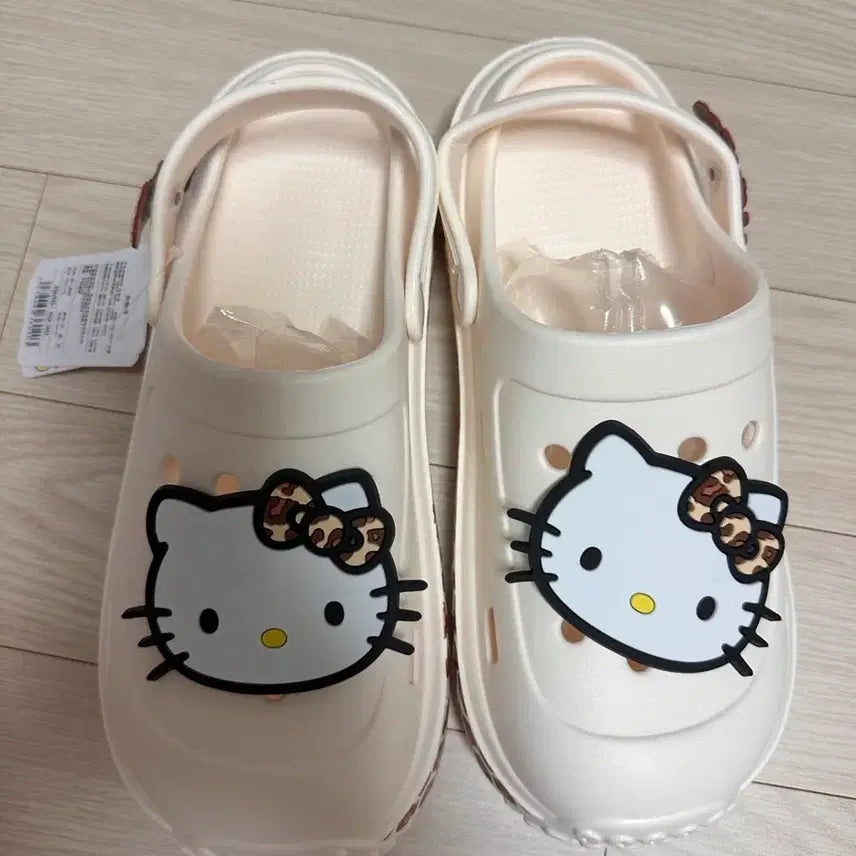 [BUNJANG] Hello Kitty Crocs Sandals / 키티 크록스
