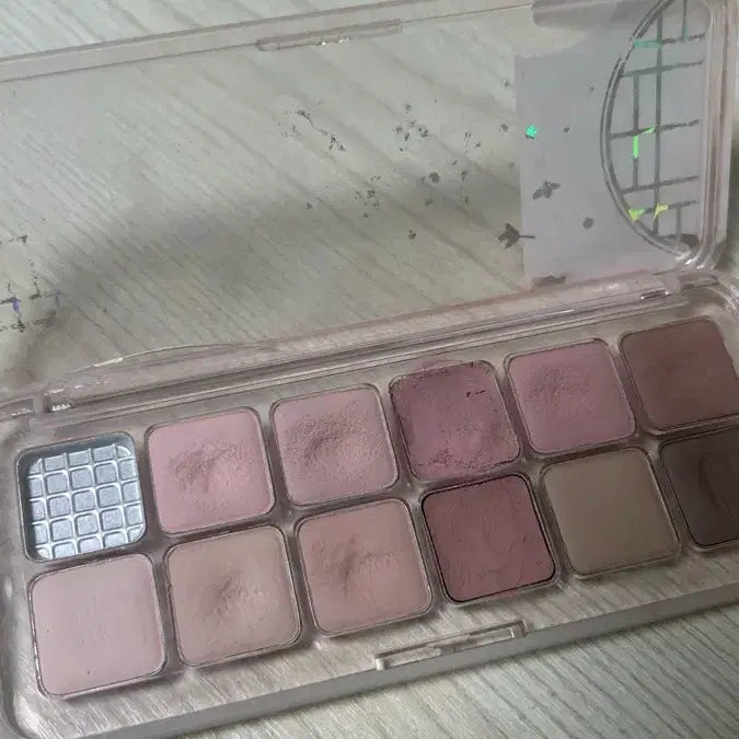 [BUNJANG] Clio Pro Eye Shadow Palette 20 Petal Blossom / 사용감 많은 클리오 팔레트 팔아용 20매화빛 댕기