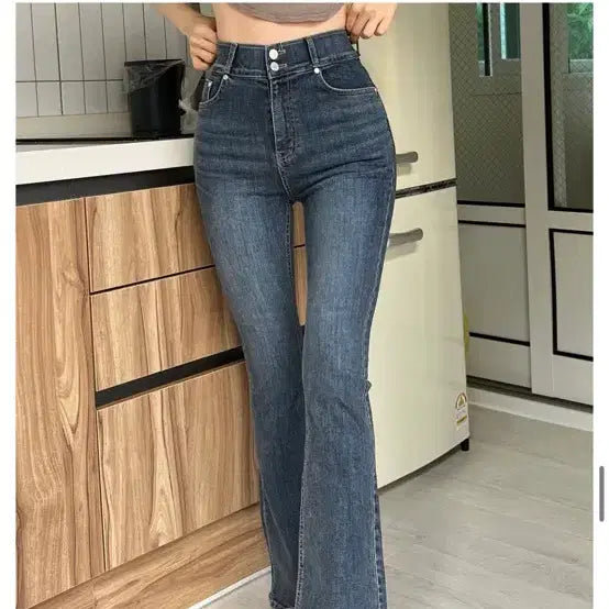 [BUNJANG] KindaMee L-Size Two-Button High-Waist Hip Volume Up Bootcut Jeans / 카인다미 L 골반볼륨업 투버튼 하이웨스트 중진청 부츠컷 골반뽕 청바지