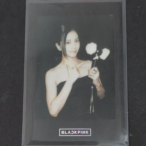[BUNJANG] BLACKPINK Jisoo Light Stick Photocard (Black Version) / 블랙핑크 블핑 포토카드 포카 지수 jisoo BLACKPINK 뿅봉 Light stick 응원봉 블랙