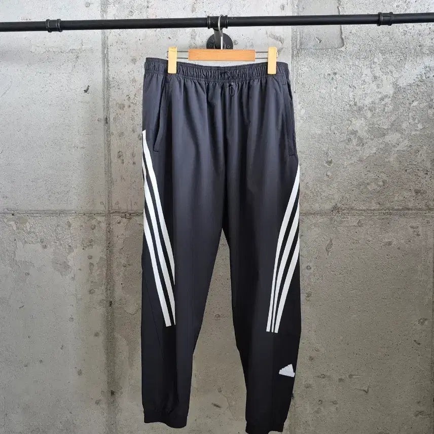 [BUNJANG] Adidas Woven Training Pants Black / 아디다스 우븐 트레이닝 팬츠