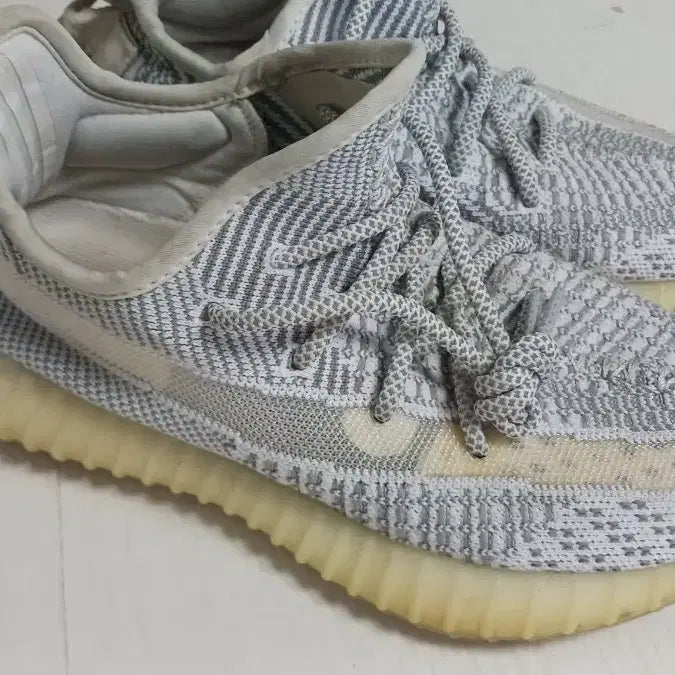 [BUNJANG] Adidas Yeezy Boost 350 V2 Static Non-Reflective EF2905 / 아디다스 이지부스트350 V2 스태틱 논리플렉터 EF2905 //250