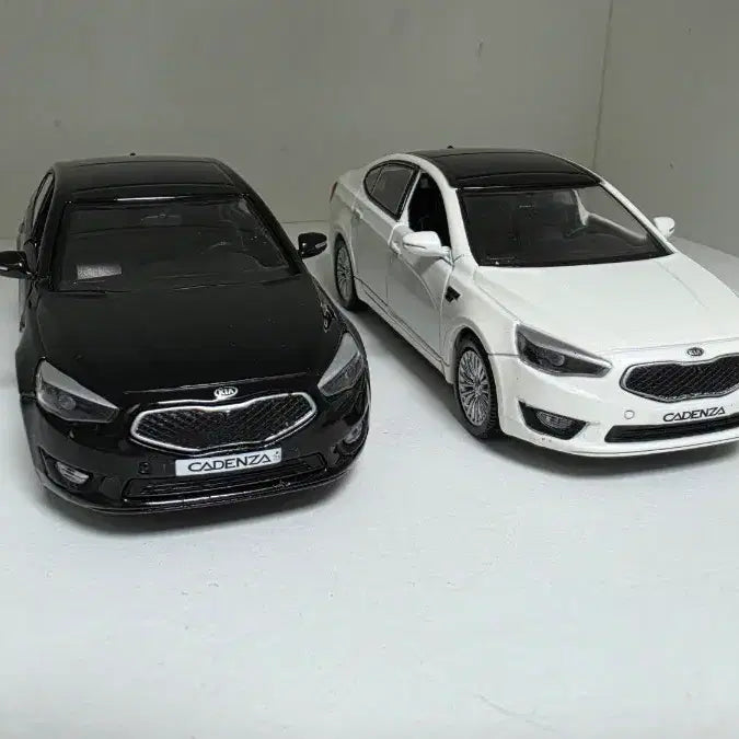 [BUNJANG] Cadenza (K7) 1:38 Scale Diecast Model - Black & White Bundle / 카덴자 (K7) 1:38 다이캐스트