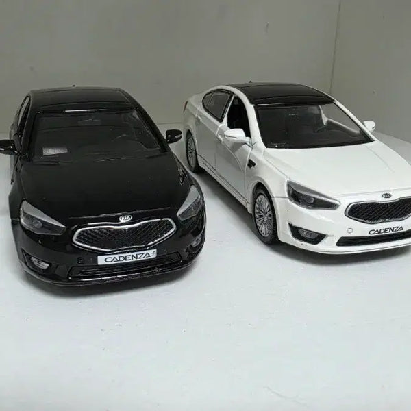 [BUNJANG] Cadenza (K7) 1:38 Scale Diecast Model - Black & White Bundle / 카덴자 (K7) 1:38 다이캐스트