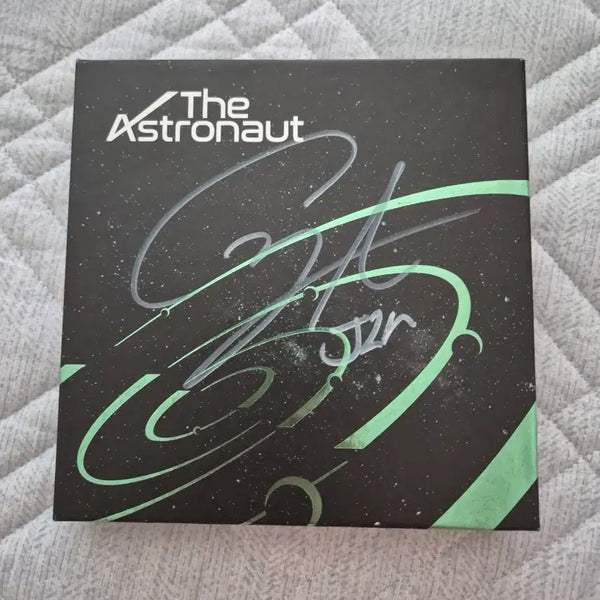 [BUNJANG] BTS Jin The Astronaut Signed Album / 방탄소년단 진 석진 디애스트로넛 싸인앨범