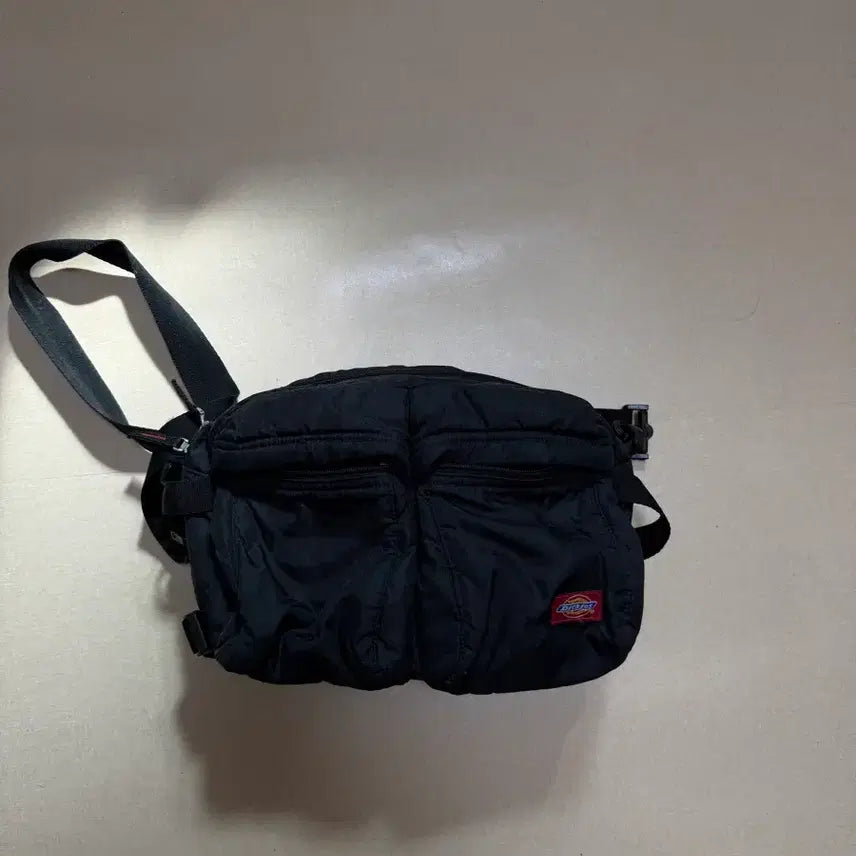 [BUNJANG] Dickies Crossbody Bag / 디키즈 크로스백
