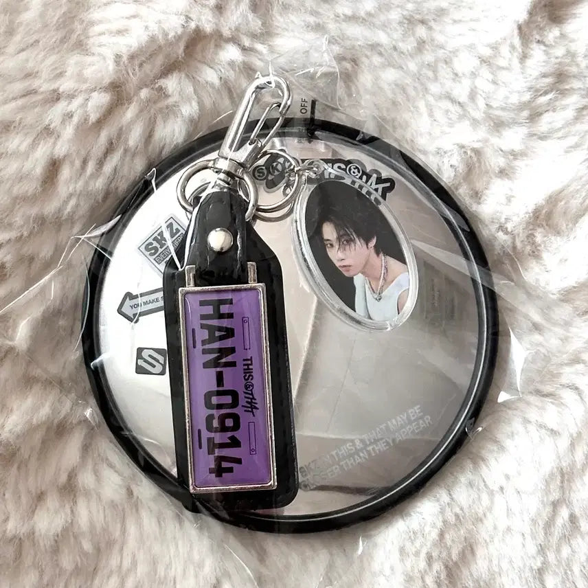 [BUNJANG] Stray Kids THIS & THAT Limited Edition Truck Version Han Keychain Set / (미개봉) 스키즈 스트레이키즈 디스앤댓 한정반 트럭 버전 키링 한 this&that truck ver HAN 거울 키체인 keychain