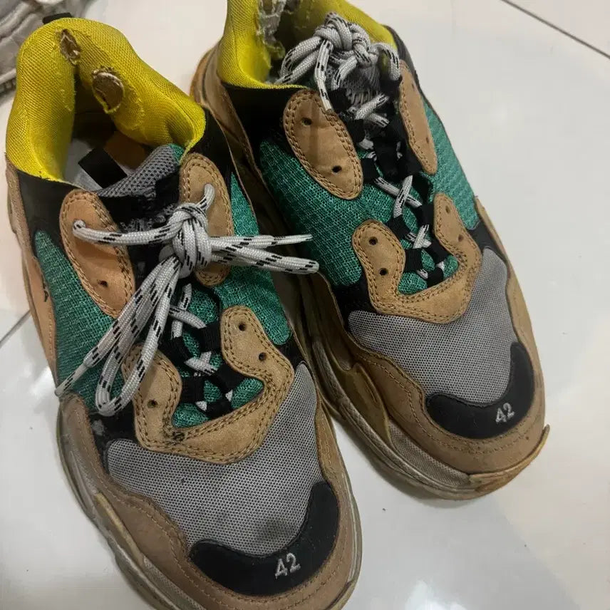 [BUNJANG] Balenciaga Triple S Sneakers (Size 42) / 발레시아가 트리플s 42
