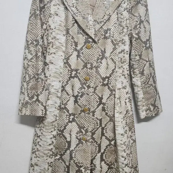 [BUNJANG] Choi Jeong-won Snakeskin Pattern Long Coat / 최정원 뱀피 패턴 롱 코트
