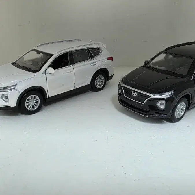[BUNJANG] Hyundai Santa Fe Diecast Model Set (White/Black) / 현대 싼타페 다이캐스트 흰색/검정색 일괄