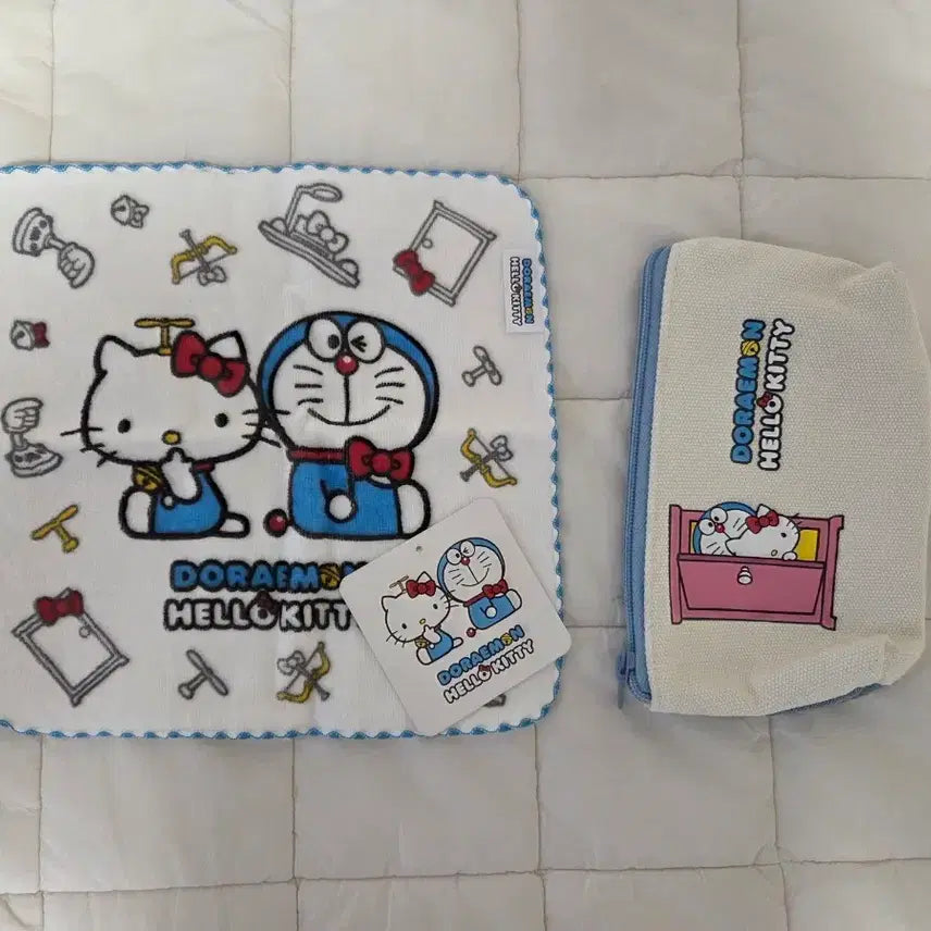 [BUNJANG] Doraemon x Hello Kitty Collaboration Handkerchief & Pouch Set / 도라에몽 x 헬로키티 콜라보 손수건 파우치 세트