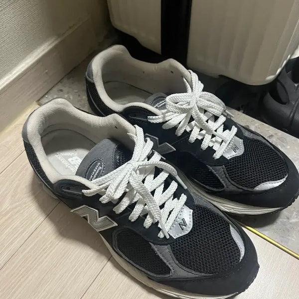 [BUNJANG] New Balance 2002R Black Sneakers (Size 270) / 뉴발 2002R 270사이즈 블랙