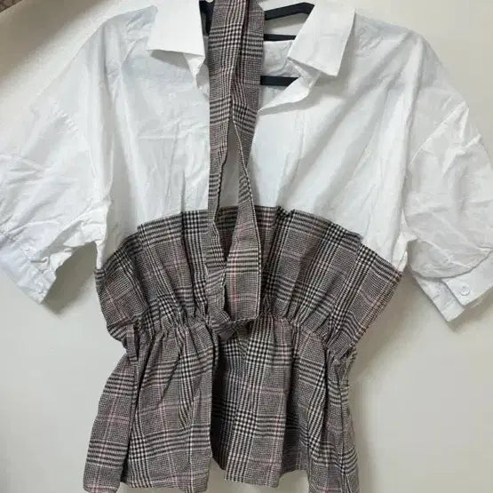 [BUNJANG] Women's Half-Sleeve Shirt / [새상품] 여성스러운 반팔셔츠 허리잡아줌