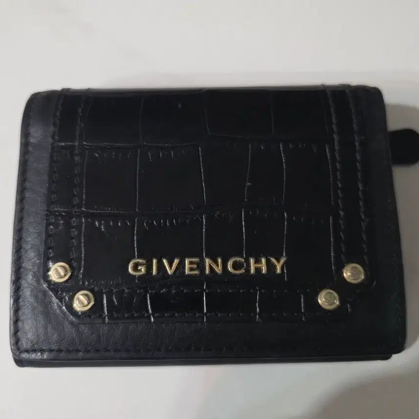 [BUNJANG] Givenchy Embossed Crocodile Pattern Wallet Black / 지방시 엠보 악어 패턴 지갑 블랙