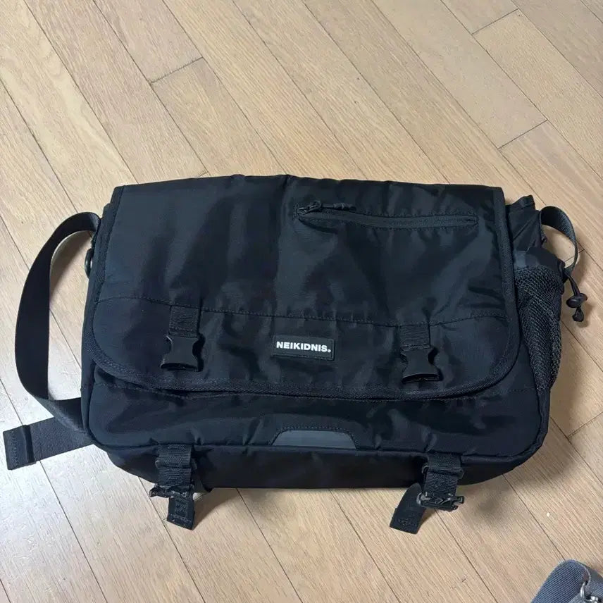 [BUNJANG] Nakedness Messenger Bag / 네이키드니스 메신저백