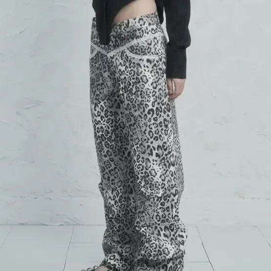 [BUNJANG] SETUPEXE Leopard Lace Pants White / 셋업이엑스이 레오파드 레이스 팬츠 화이트