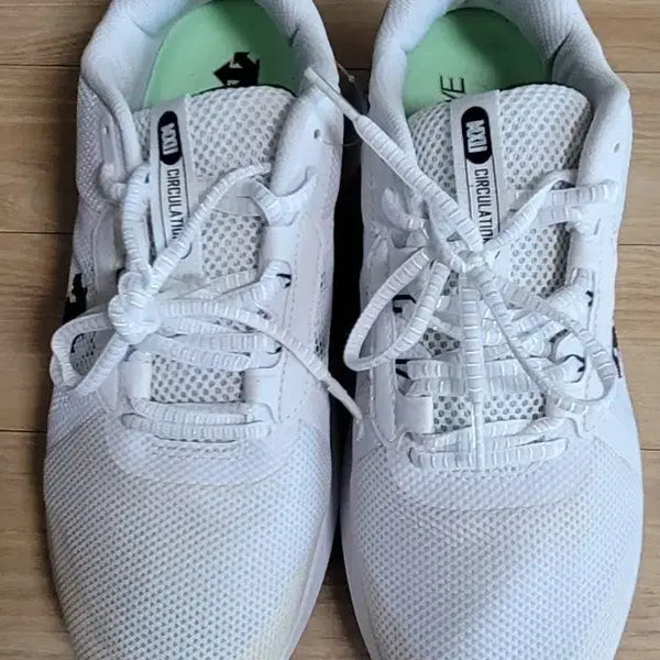 [BUNJANG] Descente White Sneakers 280mm / 데상트 화이트 운동화 280mm