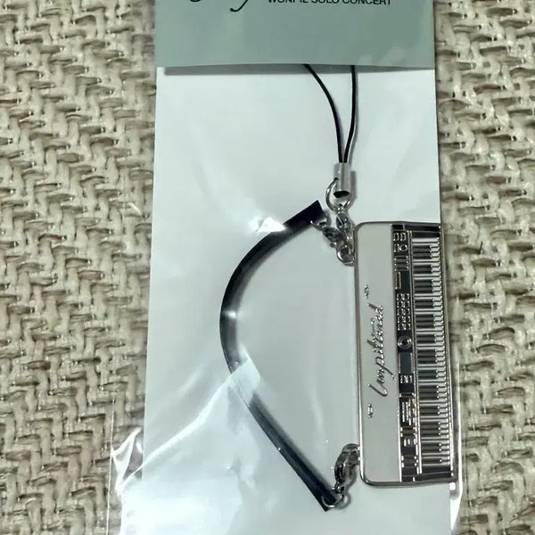 [BUNJANG] DAY6 Young K Unfiltered Keyboard Keychain / 원필 언필터드 키보드 키링