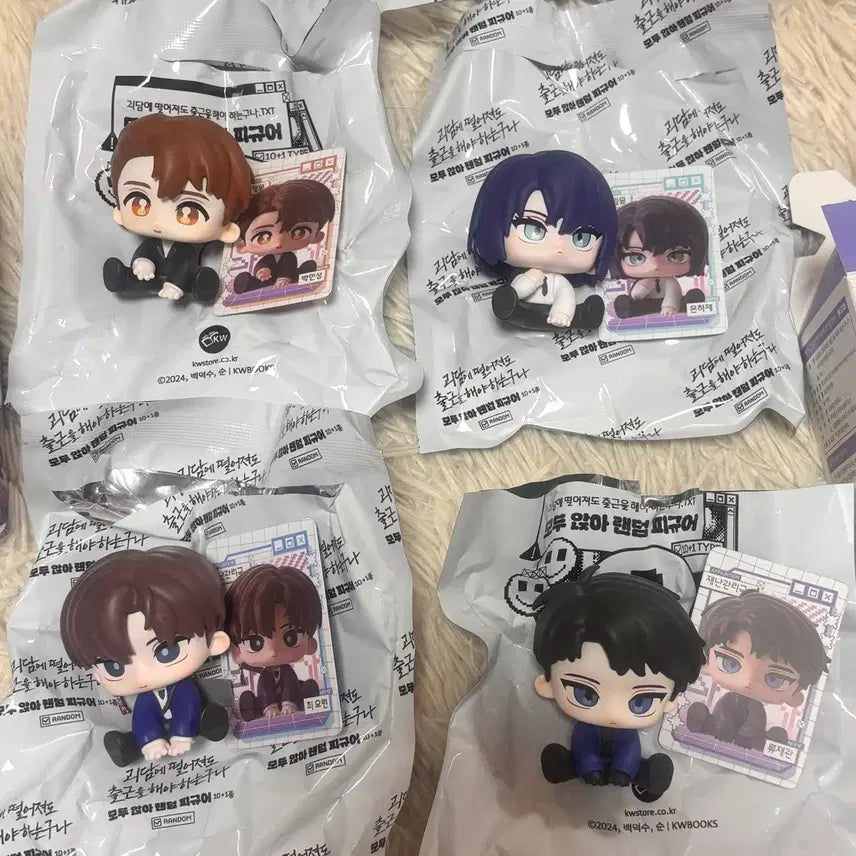 [BUNJANG] Korean Horror Figure Bundle Set (Choi Yo-won, Ryu Jae-gwan, Park Min-seong, Eunha Je) / 괴담출든 괴출 모두 앉아 피규어 최요원 류재관 박민성 은하제