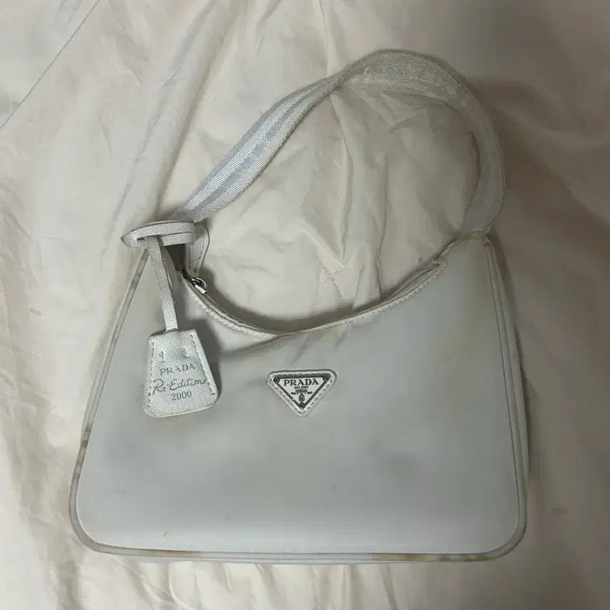 [BUNJANG] Prada Re-Edition 2000 Shoulder Bag White / 프라다 리에디션 2000 숄더백 화이트