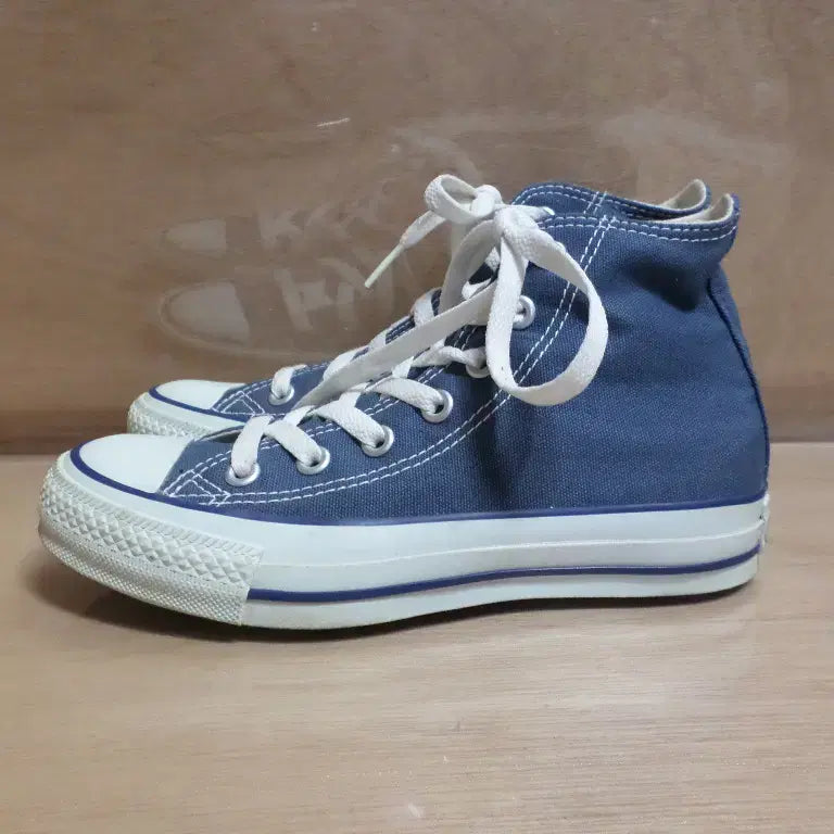 [BUNJANG] Converse Navy Sneakers / 후루룩구제2 225 컨버스 네이비 운동화 스니커즈 260823