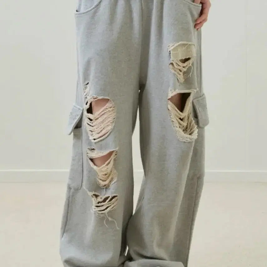 [BUNJANG] Love Is True EL Damage Coloring Training Pants (Gray) / 러브이즈트루 EL DAMAGE COLORING TRAINING PANTS(GRAY)