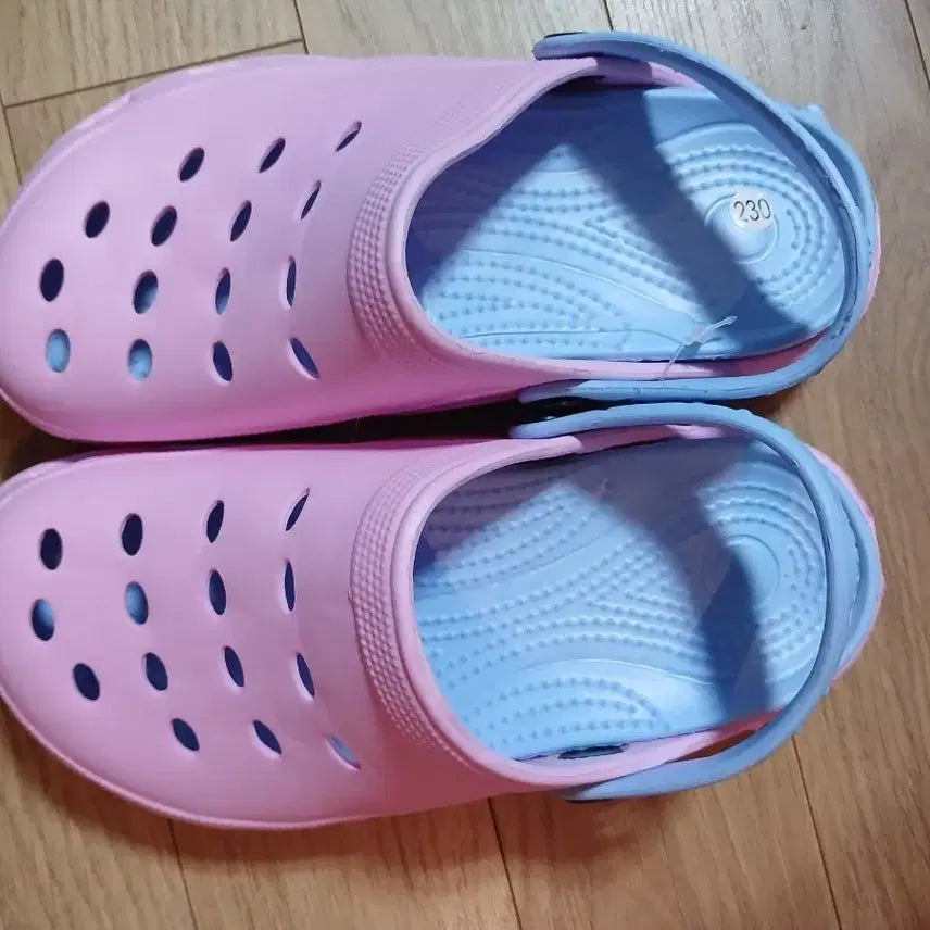 [BUNJANG] Crocs Sandals Pink/Sky Blue Size 230 / 샌들 핑크/하늘색 230