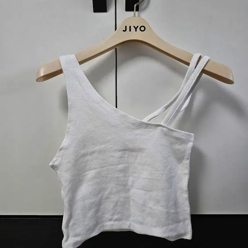 [BUNJANG] White Asymmetrical Tank Top / 화이트 언발란스 나시