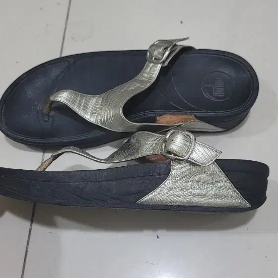 [BUNJANG] Fitflop Silver Sandals 250 / 핏플랍 샌들 실버 250