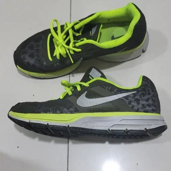 [BUNJANG] Nike Leopard Print Fluorescent Sneakers (Size 250) / 나이키 운동화 호피 형광 250