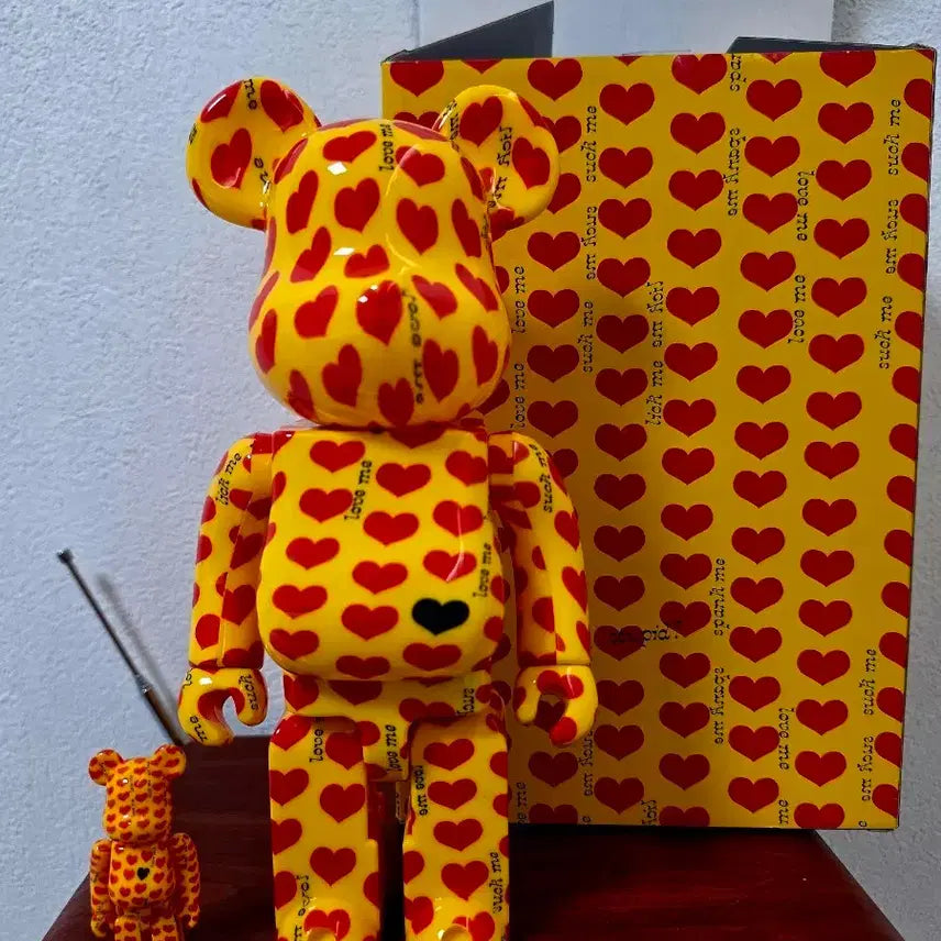[BUNJANG] Hide Yellowheart Bearbrick 400% & 100% Set / 히데 엘로우하트 400% 100%세트 베어브릭